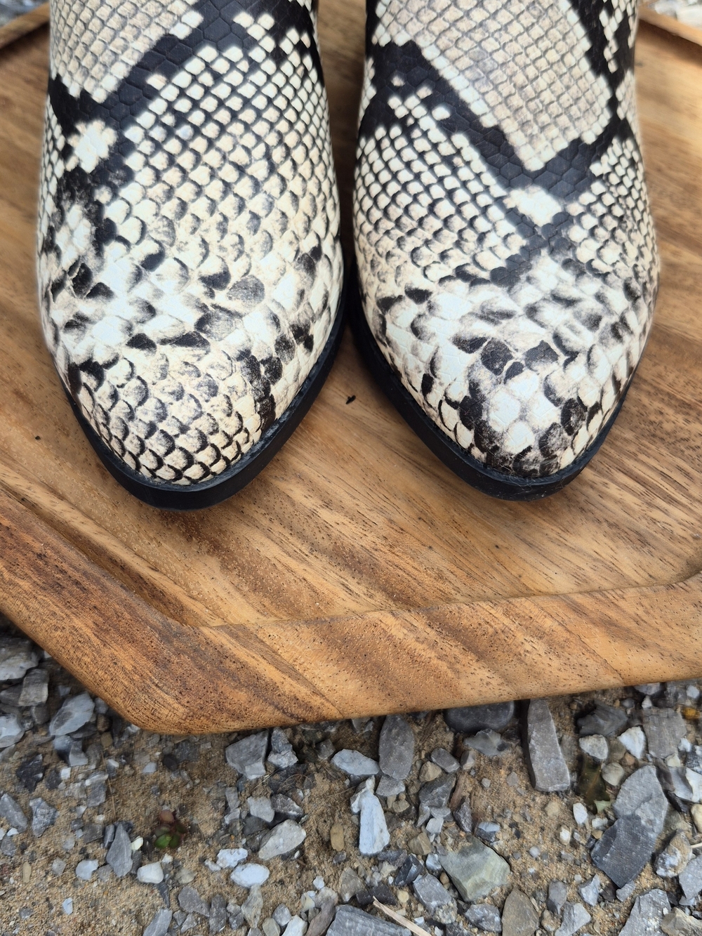 Call It Spring "Grilin" Vegan Faux Snakeskin Chelsea Ankle Boots – Size 7 - Picture 4 of 13